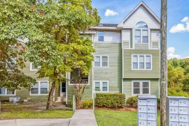 Main picture of 950 Stewarts Creek Dr