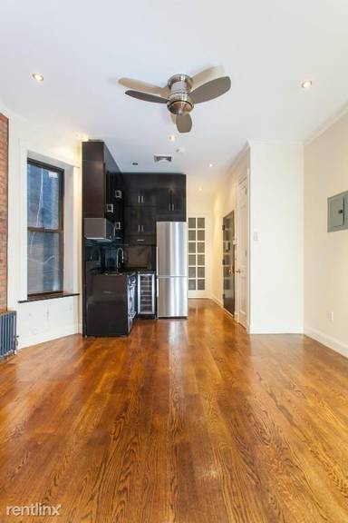 Main picture of 17 W 103rd St