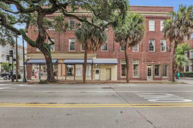 Main picture of 321 W Broughton St