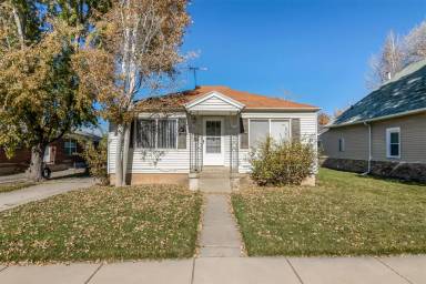 Main picture of 325 E Roosevelt Ave