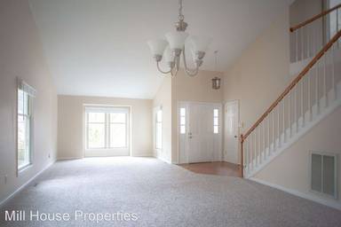 Main picture of 11 Lark Cir