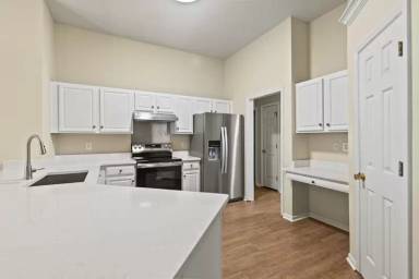 Main picture of 115 Revolution Dr