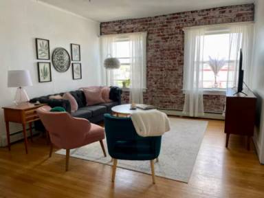 Main picture of 1302 S Pearl St