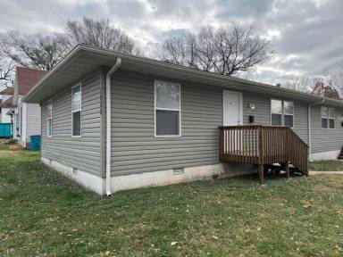 Main picture of 1050 W Calhoun St