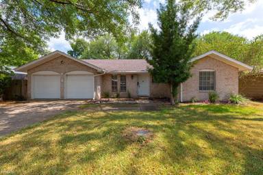 Main picture of 8801 Dawnridge Cir