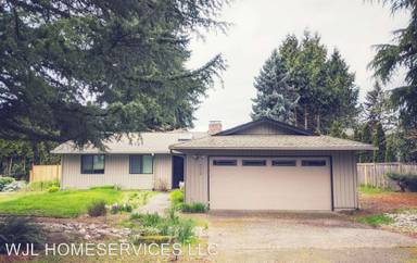 Main picture of 10630 NE 52nd St