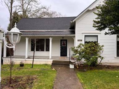 Main picture of 575 Applegate St