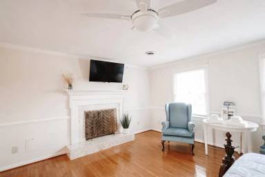Main picture of 589 Moore Rd