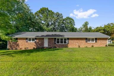 Main picture of 200 Cedarwood Trl