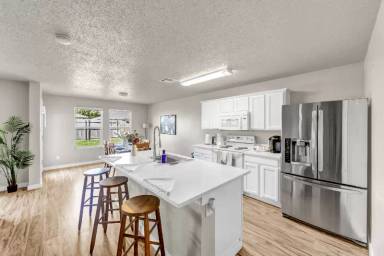Main picture of 9924 George Washington Dr