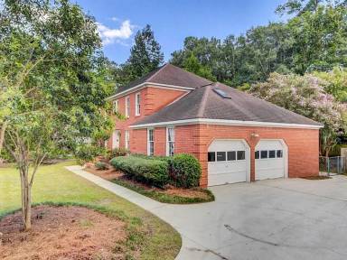 Main picture of 104 Stratford Dr