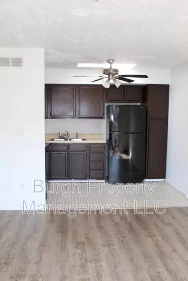 Main picture of 534 Fallowfield Ave