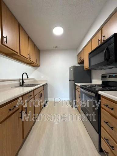 Main picture of 2380 N 44th St