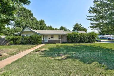 Main picture of 3317 SE 15th St