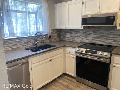 Main picture of 4985 W 7th St