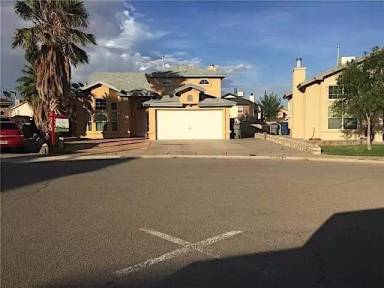 Main picture of 10804 Desert Sands Pl