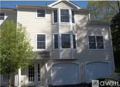 Main picture of 3 Parkwoods Dr