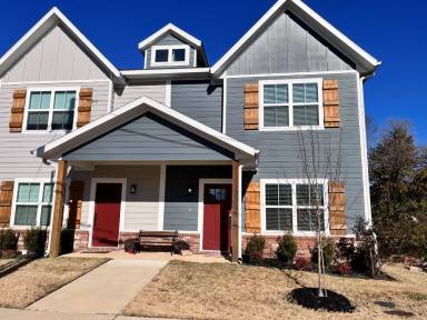 Main picture of 1452 W Sligo St