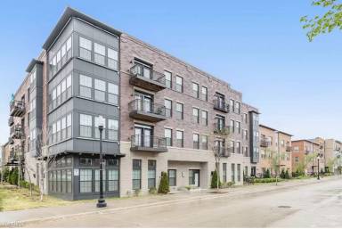 Main picture of 229 Orleans St