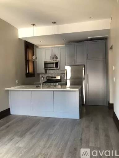 Main picture of 850 W Oakdale Ave
