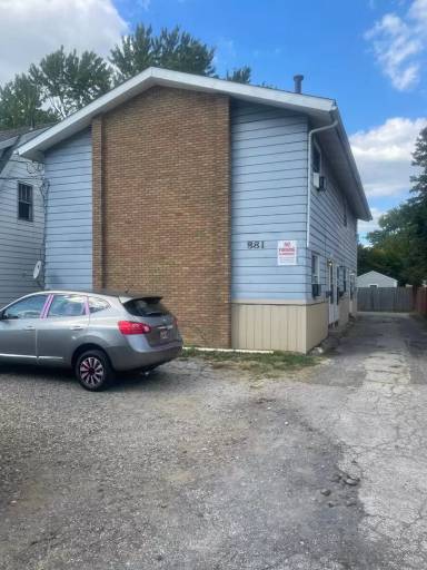 Main picture of 881 E Wilbeth Rd