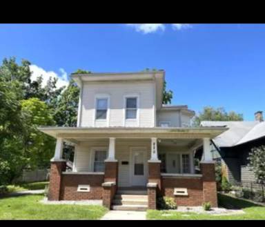 Main picture of 820 W 7th St