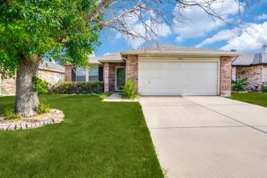 Main picture of 5516 Camarillo Dr