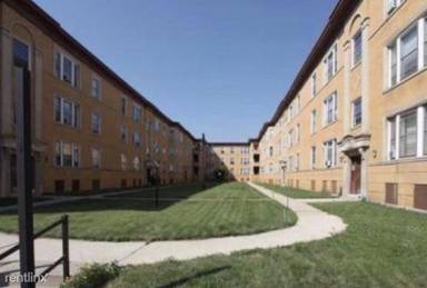 Main picture of 4612 S Lake Park Ave