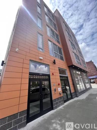 Main picture of 160 Middlesex St