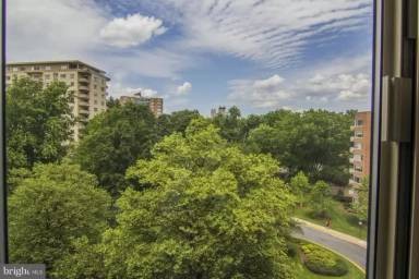 Main picture of 4000 Tunlaw Condo