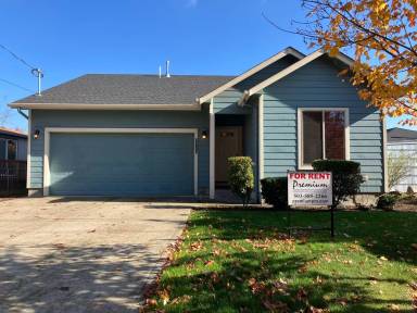 Main picture of 2770 Hollywood Dr NE