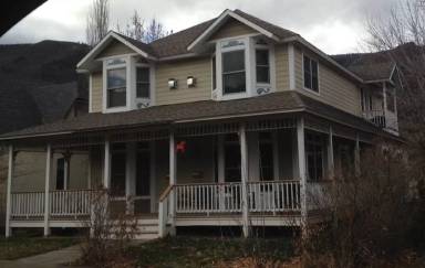 Main picture of 827 Pitkin Ave