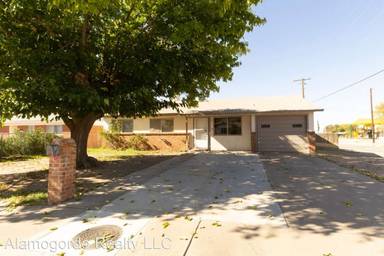 Main picture of 2415 Yale Ave