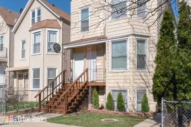 Main picture of 2926 N Ridgeway Ave