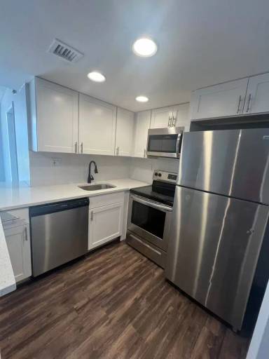 Main picture of 706 Executive Center Dr
