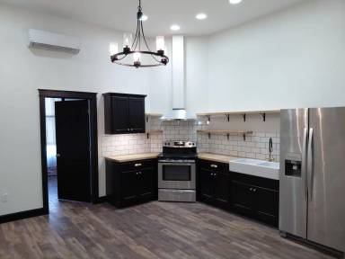Main picture of 608 W Bertrand Ave