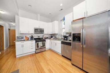 Main picture of 2215 W Medill Ave
