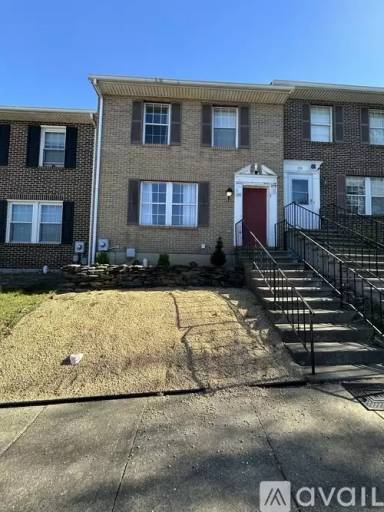 Main picture of 105 S Oak Cliff Ct