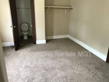 Main picture of 264 College St SE