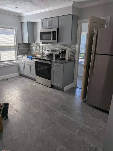 Main picture of 13 Center St
