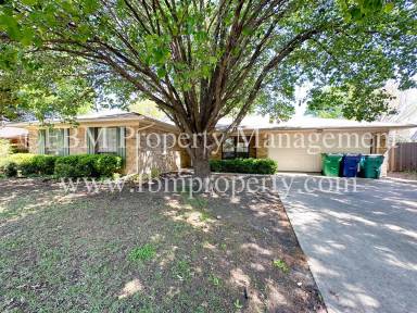 Main picture of 107 Deerwood Ln