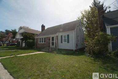 Main picture of 113 Clark St