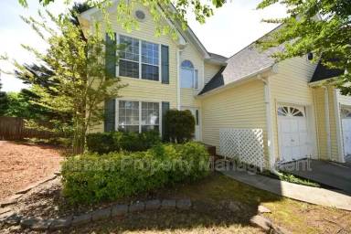 Main picture of 950 Hillary Ln