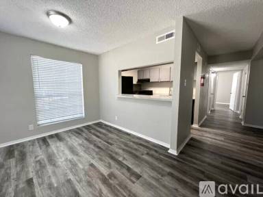 Main picture of 212 Sam Houston Dr