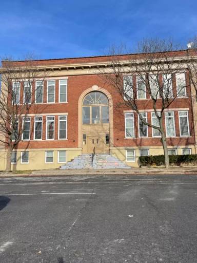 Main picture of 1675 Avenue B