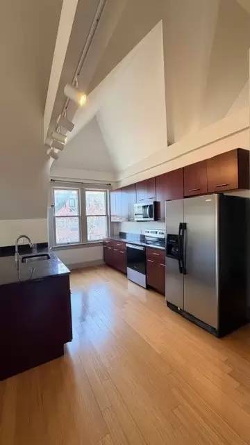 Main picture of 3 S Newstead Ave