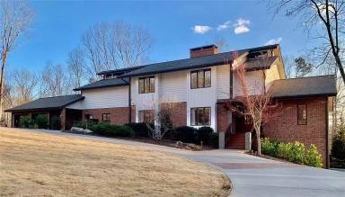 Main picture of 565 Honeysuckle Rd