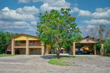 Main picture of 2481 Lakeshore Dr