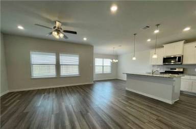 Main picture of 2105 Chief St