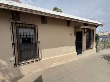 Main picture of 809 S Kansas St